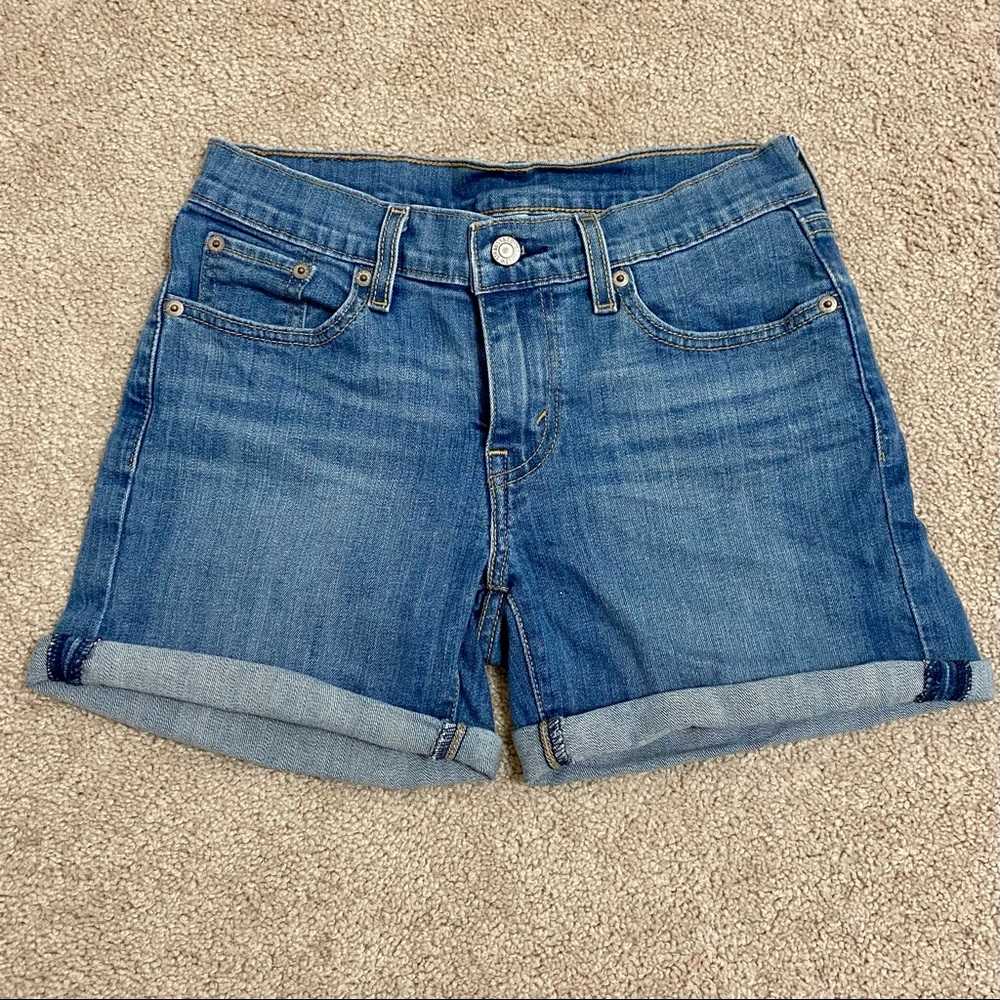 Levi’s Denim Shorts ☀️